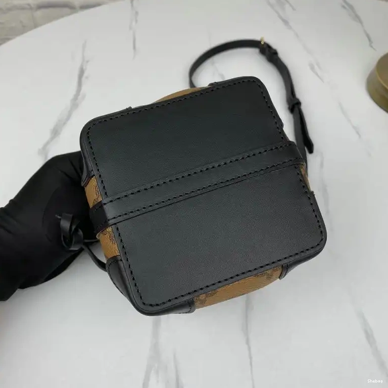 LV Bags 206B570004 0701